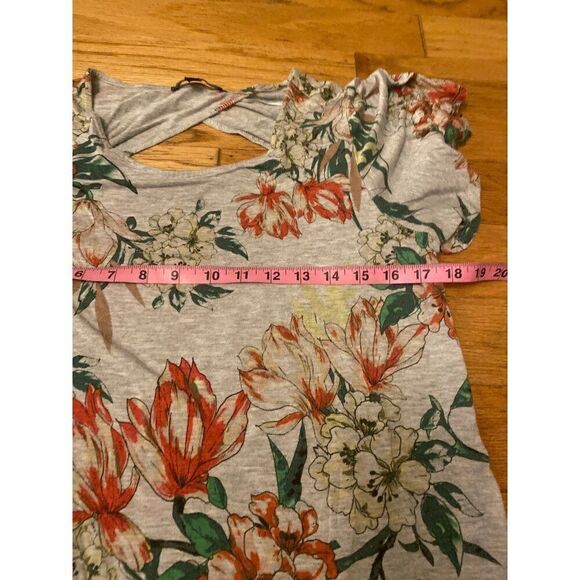 Cable & Gauge women's grey floral open back short sleeve casual top size large - Picture 7 of 8